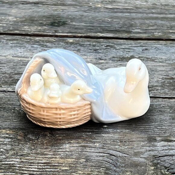 Lladro 4895 Ducks Mother with Baby Ducklings in a Basket Mother Goose with BOX - Picture 1 of 8